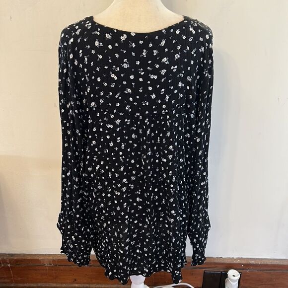 everleigh black floral long statement sleeve V neck blouse Size XL - Picture 5 of 9